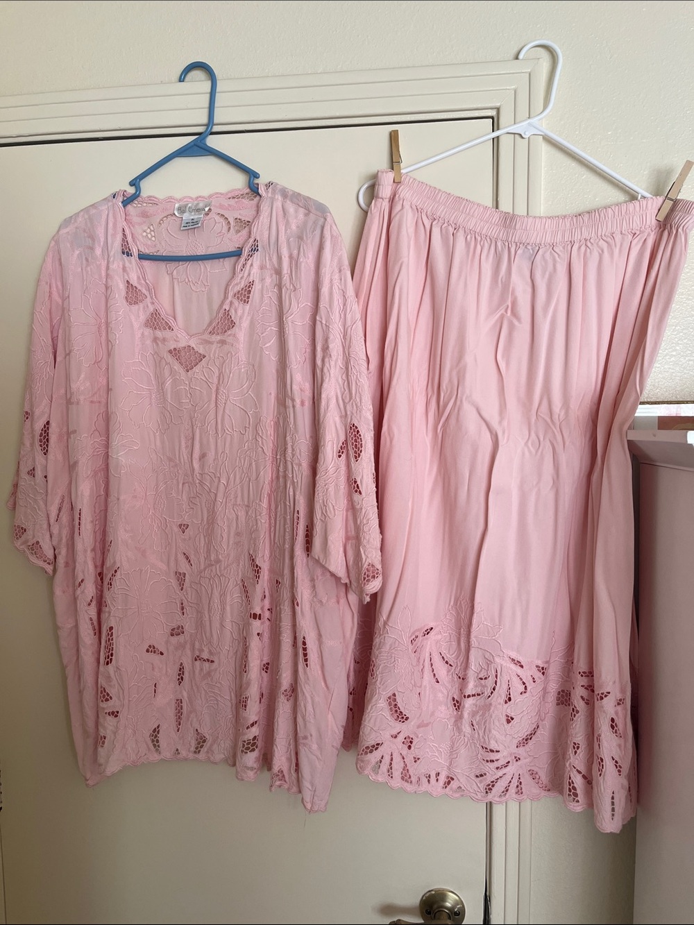 Light Pink Rayon Eyelet 2 Piece Set, Top & Long Skirt, size 3X, never worn